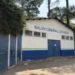En el salón comunal de la colonia Amparo estuvieron los afectados por el incendio y se retiraron del lugar el viernes. Foto La Hora: José Orozco