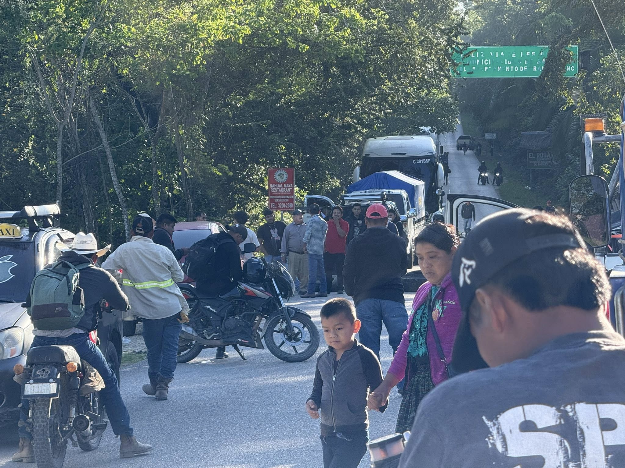 Paso a Sayaxché, Petén, bloqueado. Foto La Hora: Noti Impacto Petén