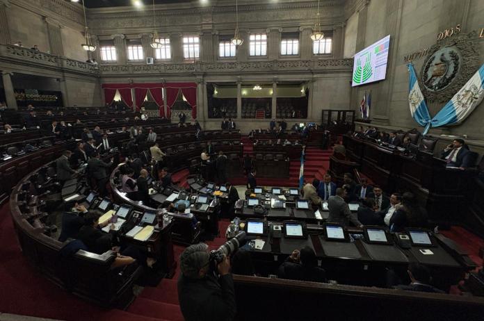 Los diputados deberán de volver a legislar para castigar el abuso sexual en menores de edad luego del veto presidencial a una reforma al Código Penal. Foto La Hora: Joel Maldonado