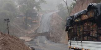 Socavamiento registrado en el paso provisional de la ruta Cito Zarco. Foto La Hora: Noticias Milenium Reu