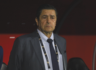 Federación de Futbol desmiente salida de Tena de la selección nacional por problemas médicos.