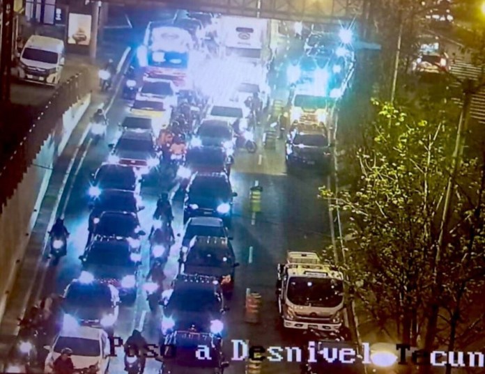 Trabajos de Empagua generan alta carga vehicular en zona 9. Foto: Amílcar Montejo