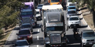 Oficializan restricciones de paso para transporte pesado durante Semana Santa 2026.