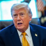 El presidente de Estados Unidos, Donald Trump, afirmó este lunes que sería "un gran honor" para él "tomar Cuba".