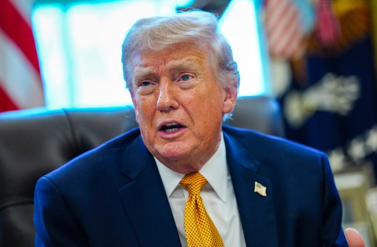 El presidente de Estados Unidos, Donald Trump, afirmó este lunes que sería "un gran honor" para él "tomar Cuba".