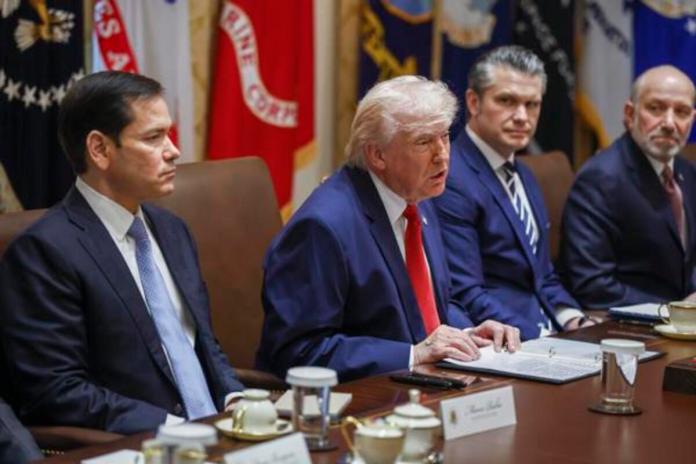 Irán dejará pasar diez petroleros por Ormuz como muestra de buena voluntad, según Trump Foto: La Hora/ EFE