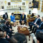 El presidente de Estados Unidos, Donald Trump, durante una cumbre con la primera ministra de Japón, Sanae Takaichi. Foto: La Hora/ EFE