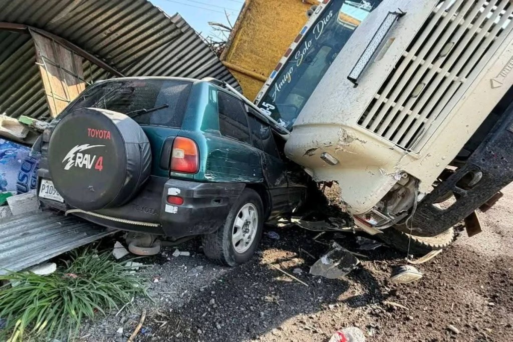 Bomberos Voluntarios atendieron la emergencia en el kilómetro 126, jurisdicción de Tiquisate, Escuintla. Foto: Bomberos Voluntarios