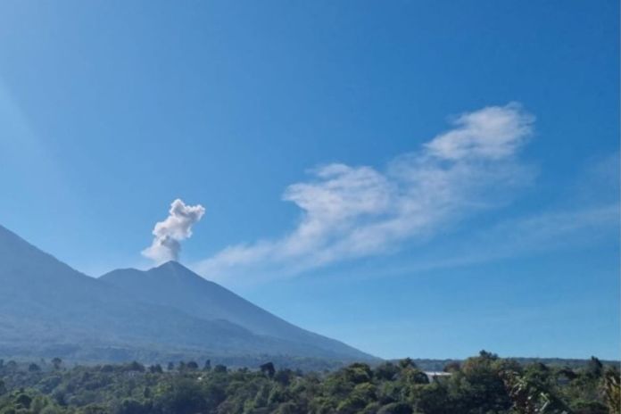 Actividad constante registrada del volcán de Fuego. Foto La Hora: Conred