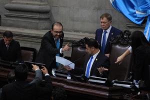 En impasse elección de magistrados de la CC: ausencias, apagón, discursos dilatados y reuniones marcan plenaria