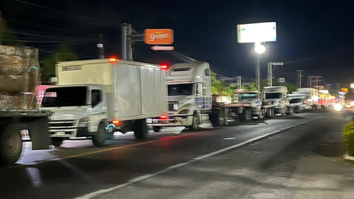 Bloqueo en Río Hondo, Zacapa, afecta movilidad vehicular en ruta al Atlántico