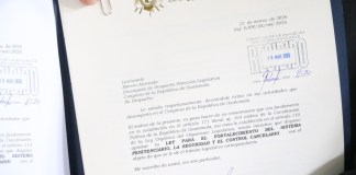 Diputados de distintas bancadas propone facilitar el acceso a brazaletes para privados de libertad. Foto: Congreso de la República