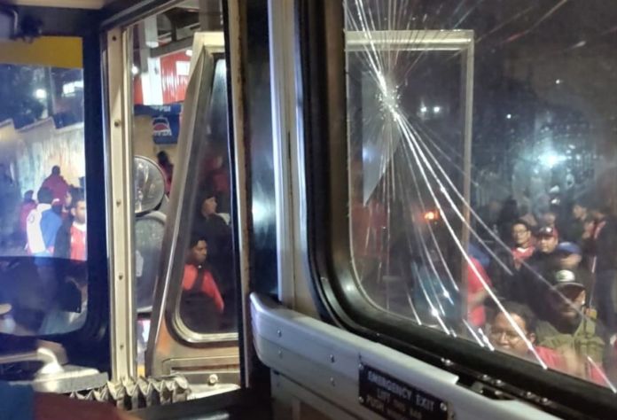 bus guastatoya La unidad donde viajaba el equipo y cuerpo técnico de CD Guastatoya fue apedreada por supuestos seguidores de Xelajú MC. Foto La Hora: CD Guastatoya