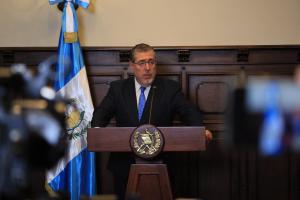 Presidente apoya subsidio de Q8 y Q5 por galón de combustible propuesto por bancada oficial en el Congreso