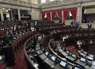En la sesión de este 17 de marzo, los diputados del Congreso juramentaron a los magistrados del TSE para el periodo 2026-2032. Foto La Hora: José Orozco
