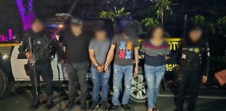 Cuatro capturados por traslado ilegal de arma de fuego en Alta Verapaz.