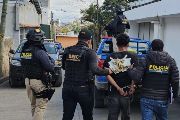 captura Joven de 19 años es capturado por asesinato y tentativa de asesinato en zona 18.