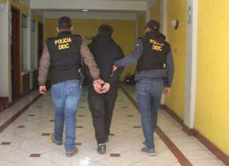 Capturan a hombre señalado de participar en robos cometidos en negocios donde funcionan cajas bancarias.