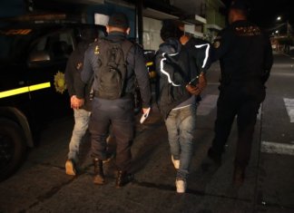 Capturan a alias "Pelucas" y " Negro" presuntos sicarios y asaltantes en Santa Lucía Cotzumalguapa, Escuintla.