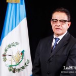 El diputado de Valor, Carlos López, presiona en la CC para elegir a los nuevos magistrados en el Congreso de la República. Arte: La Hora