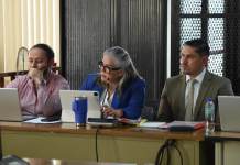 Peritos encargados de realizar los estudios de trayectoria de bala refieren de la posible existencia de un tercer implicado en la muerte de Hansel Szarata. Foto La Hora: José Orozco