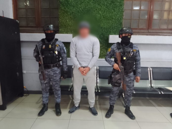 Alias “Chele Peña”, el binacional requerido por narcotráfico es extraditado hacia EE. UU. Foto La Hora: Mingob.