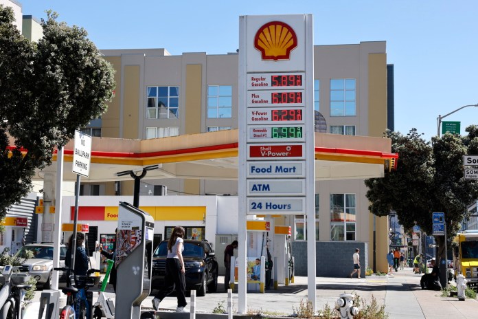 Fotografía de archivo de una estación de gasolina en San Francisco.