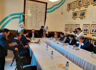 Los diputados acuerdan emitir dictamen favorable con modificaciones a la iniciativa de ley que busca regular las relaciones de hijos entre padres separados. Foto: La Hora