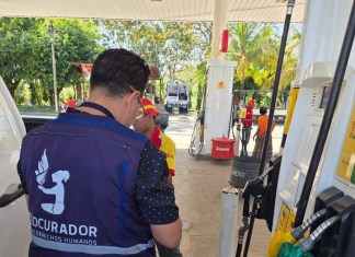 Procuraduría de los Derechos Humanos (PDH) realizaron este jueves una serie de operativos en expendios de combustible. Foto: PDH