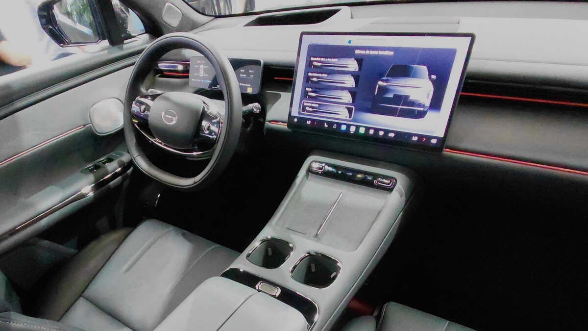 El interior del GAC S7 otorga una experiencia de relajación y tecnología al conductor y sus pasajeros. 