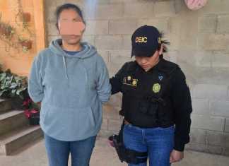 Capturan a presunta coyote en Quiché.