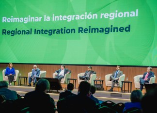 Panelistas coinciden que mejorar la integración regional ayudará al crecimiento económico. Foto: BID