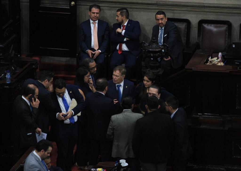 La sesión se alargó hasta altas horas de la noche del jueves 5 de marzo. Foto La Hora: Daniel Ramírez