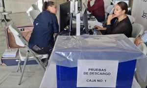 Elección de Fiscal General: De último, con emisaria y maleta llena, Consuelo Porras presenta descargos