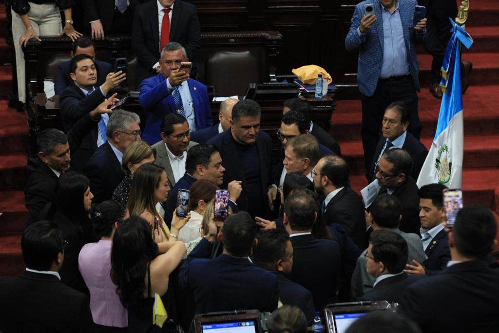 Durante la sesión en el Legislativo, hubo cruce de palabras en varias ocasiones por la elección de magistrados para la CC. Foto La Hora: Daniel Ramírez