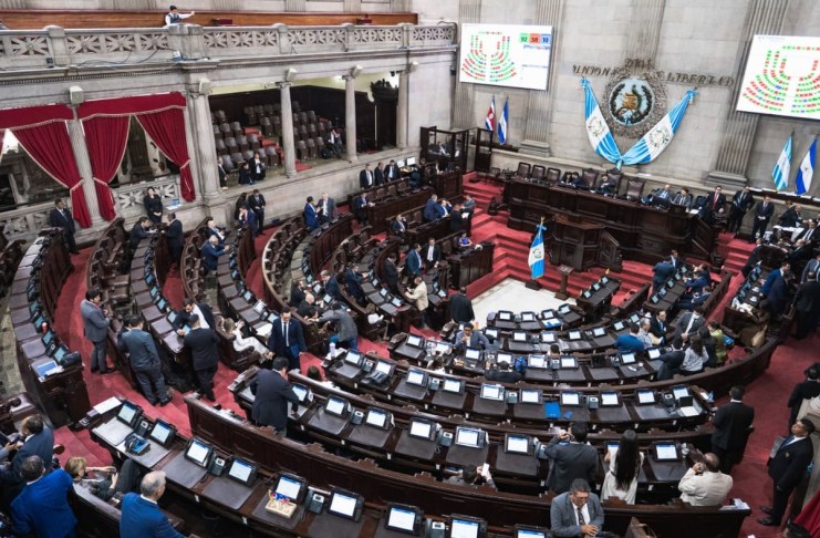 Los diputados deberán discutir la propuesta de readecuación al presupuesto para que el gobierno otorgue un subsidio a los precios del diésel y los combustibles. Foto La Hora/congreso