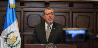 Presidente denuncia presión externa y llama a no reelegir magistrados de la actual CC.