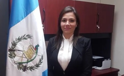 Elizabeth Nicté Paz Pineda no ha laborado directamente para la DGAC, pero un juez ordenó su instalación en esa dependencia, con contrato indefinido. Foto: La Hora/Archivo.