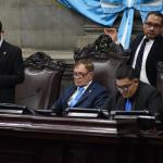 El segundo vicepresidente del Congreso, Elmer Palencia, apoya la reelección como magistrado de Roberto Molina Barreto, por lo que el diputado de su bloque, Carlos López, logró un amparo para la elección. Foto: La Hora
