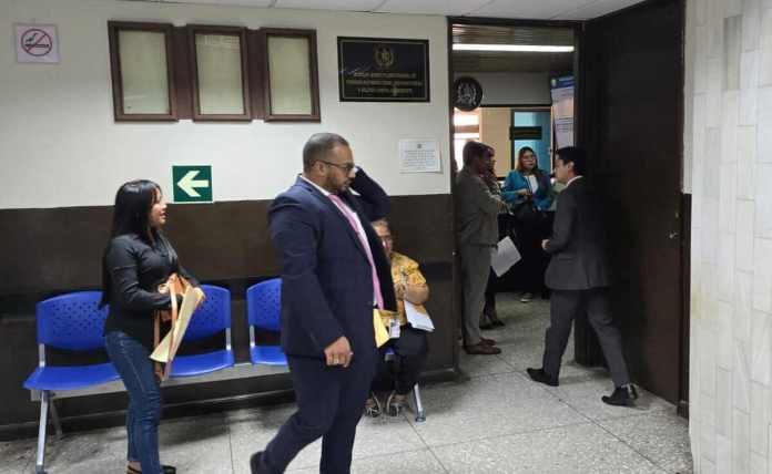 Eluvia López, otra de las implicadas en el caso Red Q, espera que el Juzgado Quinto Penal defina si debe o no enfrentar juicio. Foto La Hora: Sergio Osegueda