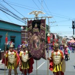 Escuadrón de romanos recorre las calles durante cortejo procesional de cuaresma. Foto: Sergio Vázquez