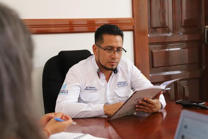 El exgobernador Fernando Rodríguez Klarck fue capturado este viernes vinculado al asesinato del ingeniero José Carlos Dubón en 2022. Foto La Hora: FB/Gobernación Departamental de Alta Verapaz