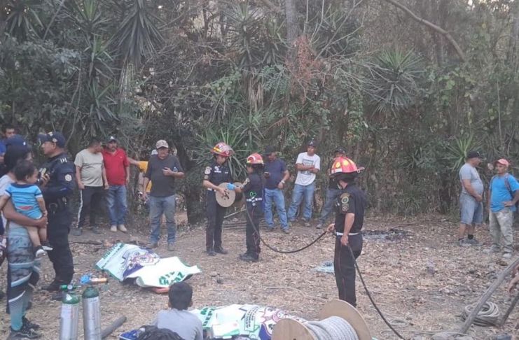 Las dos personas presuntamente trabajan en la excavación del pozo cuando ocurrió el accidente. Foto La Hora: Asonbomd