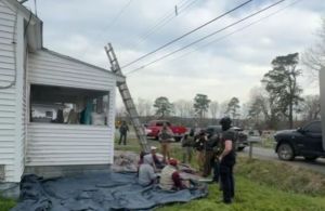 Video capta el arresto de seis guatemaltecos por ICE en Maryland mientras trabajaban