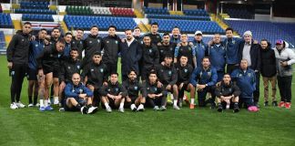 El plantel de la bicolor y el cuerpo técnico se fotografió en el reconocimiento de cancha que hizo recientemente. Foto La Hora: FFG