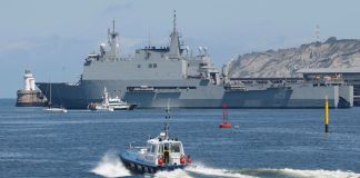 Marineros e infantes de marina estadounidenses a bordo del USS Tripoli (LHA 7) llegaron al área de responsabilidad del Comando Central de los Estados Unidos. Foto La Hora: EFE