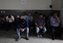 El juicio contra 25 implicados en el caso Insivumeh se retrasó luego que uno de los jueces a cargo del juicio se excusara. Foto La Hora: Daniel Ramírez