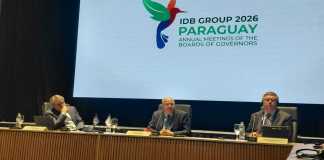 El presidente del BID, Ilan Goldfajn, (centro) anuncia las proyecciones de inversión en Latinoamérica. Foto: La Hora