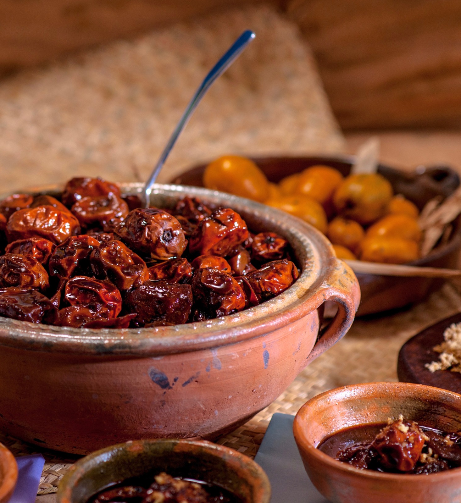Fotografía del postre jocotes en miel.