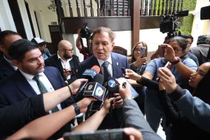 Walter Mazariegos y aliados presionan por juramentación de Julia Rivera tras recursos por vicios en proceso de elección